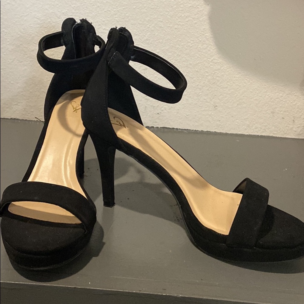 Women’s heels. Size 8. Worn once!